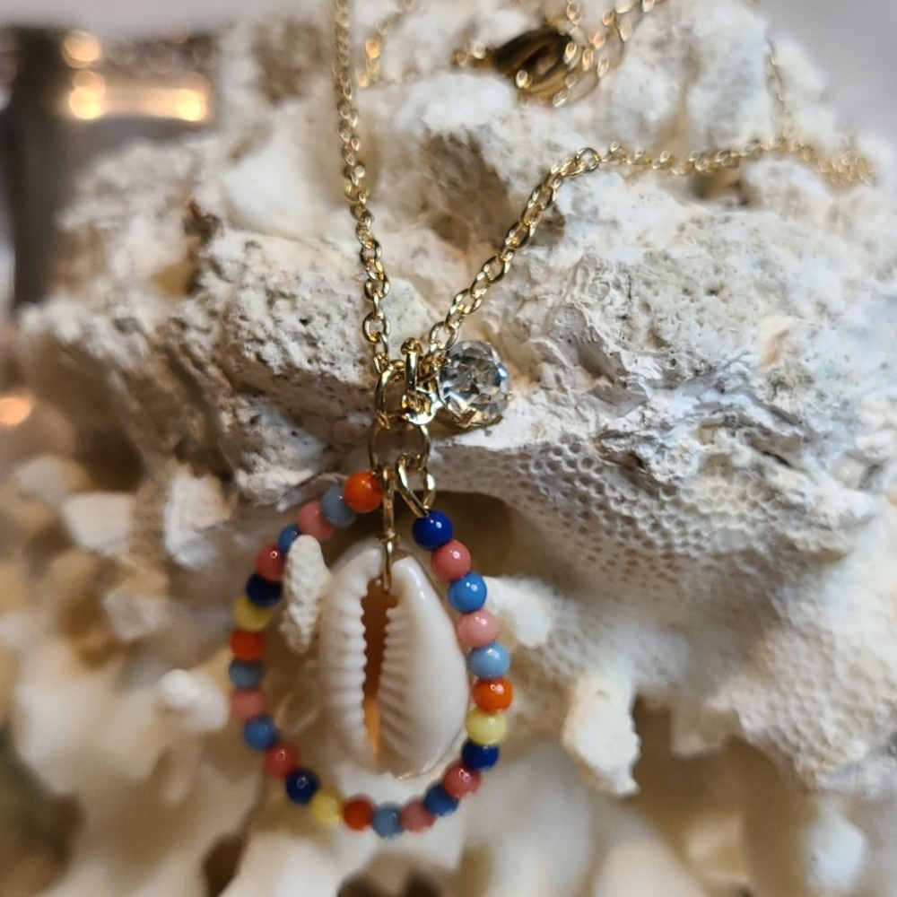Colored beads with a shell necklace - Picture 2 of 4